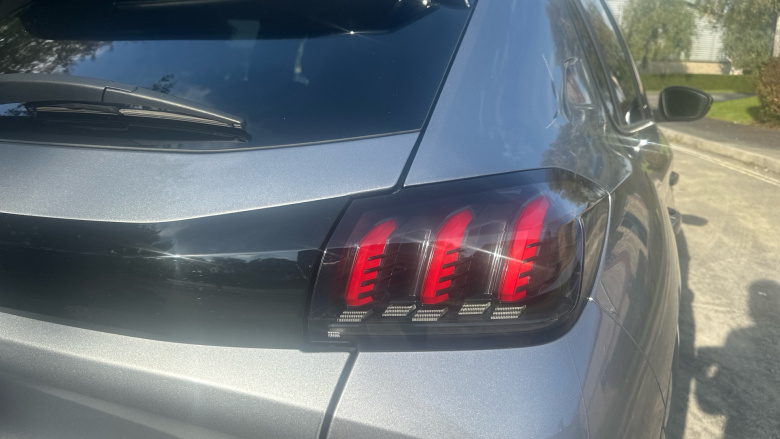 Peugeot 208 1.2 PureTech 100 Allure Premium + 5dr Petrol Hatchback